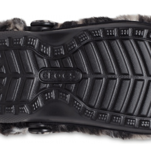 Crocs CLASSIC FUR SURE WOMEN CLOG - Picture 13 of 15